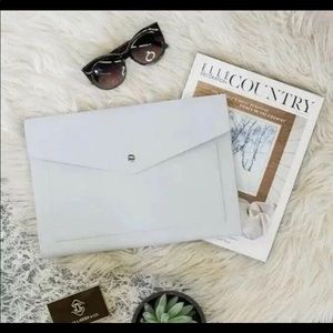 🚫sold on Ⓜ️🚫 Meghan laptop portfolio clutch